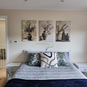 Clifton House O2 & Excel Rooms With Private Bathroom And Breakfast Option